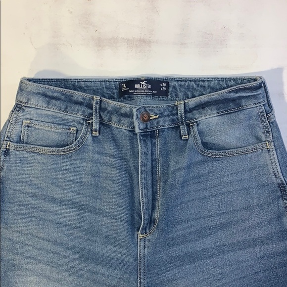 Curvy Ultra High-Rise Mom Jean - Picture 3 of 4